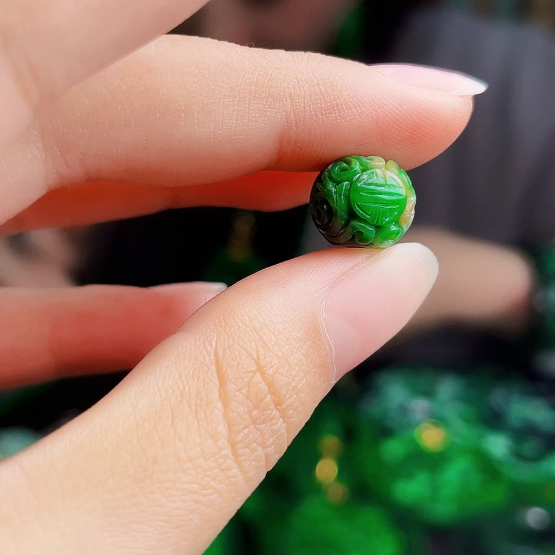 颈饰未镶嵌翡翠多样性