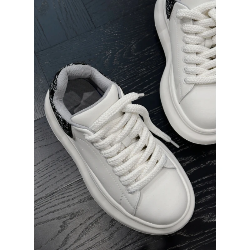 【序77专属】2025龙叨叨新款潮流潮牌设计感舒适厚底休闲小白鞋