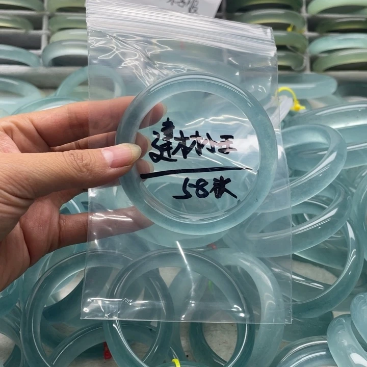 A***王未镶嵌手镯石英质玉