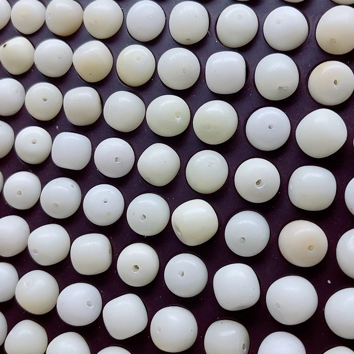 白玉菩提吊坠瑕疵12白玉桶珠110颗