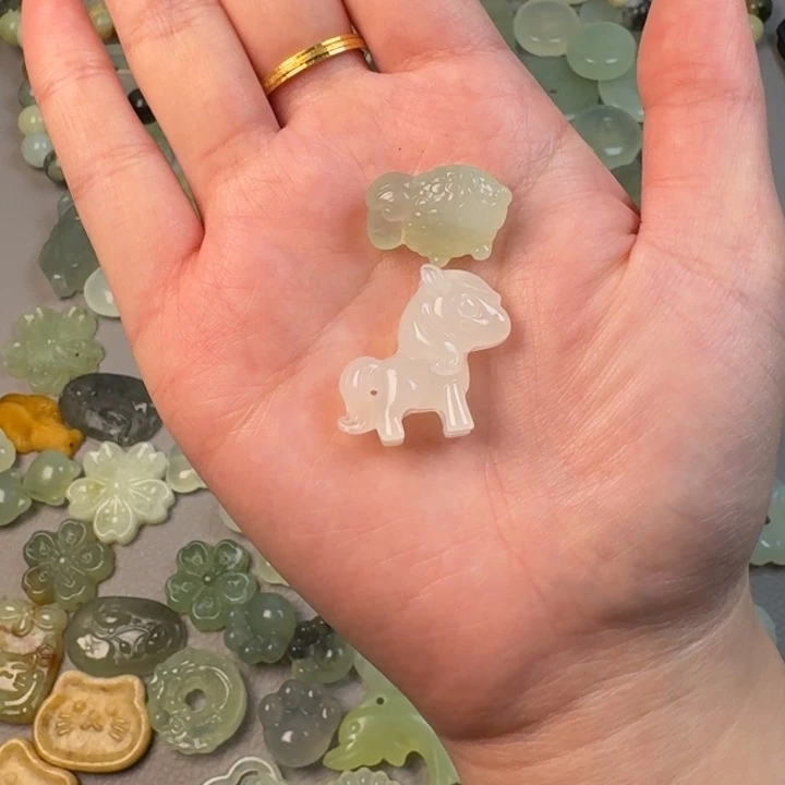 蛇纹石玉合金颈饰