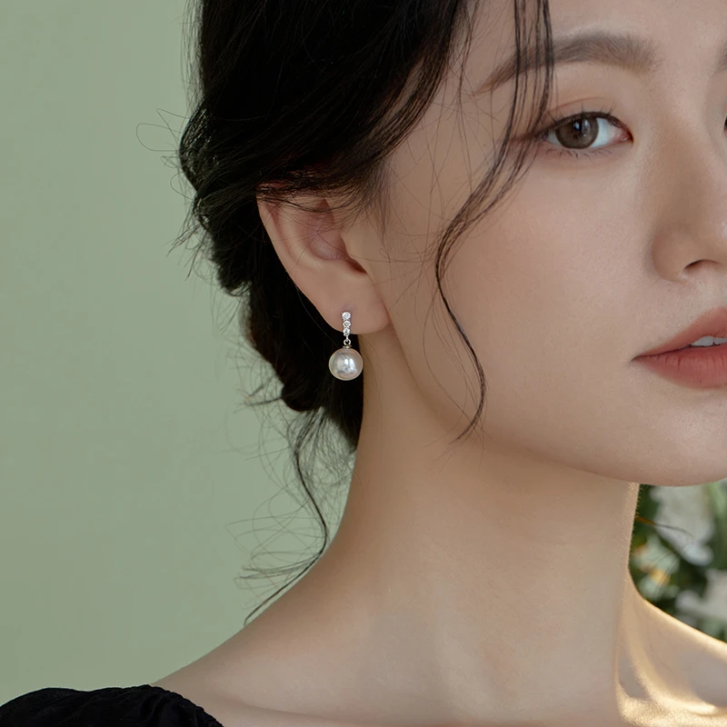 新款耳坠强光珍珠耳钉女925纯银防过敏耳环ins小众设计高级感耳饰