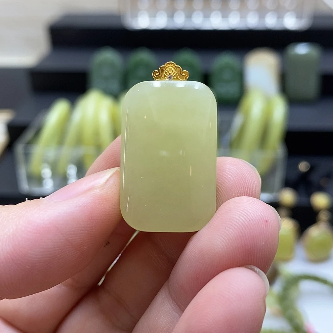 和田玉18K金镶嵌颈饰