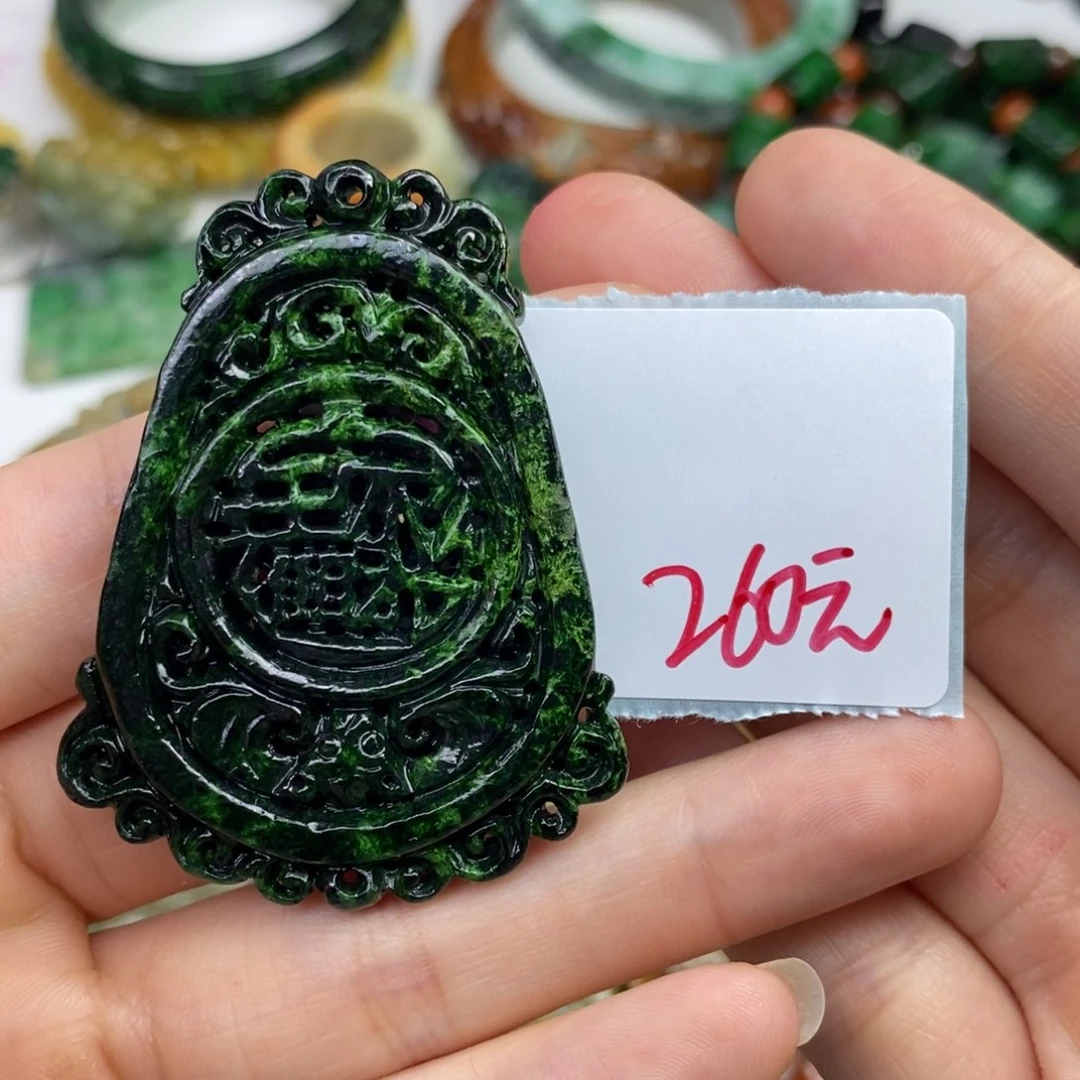 颈饰未镶嵌翡翠颜