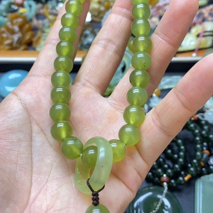 蛇纹石玉未镶嵌颈饰