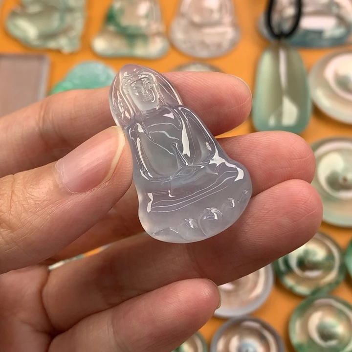 翡翠未镶嵌颈饰…..