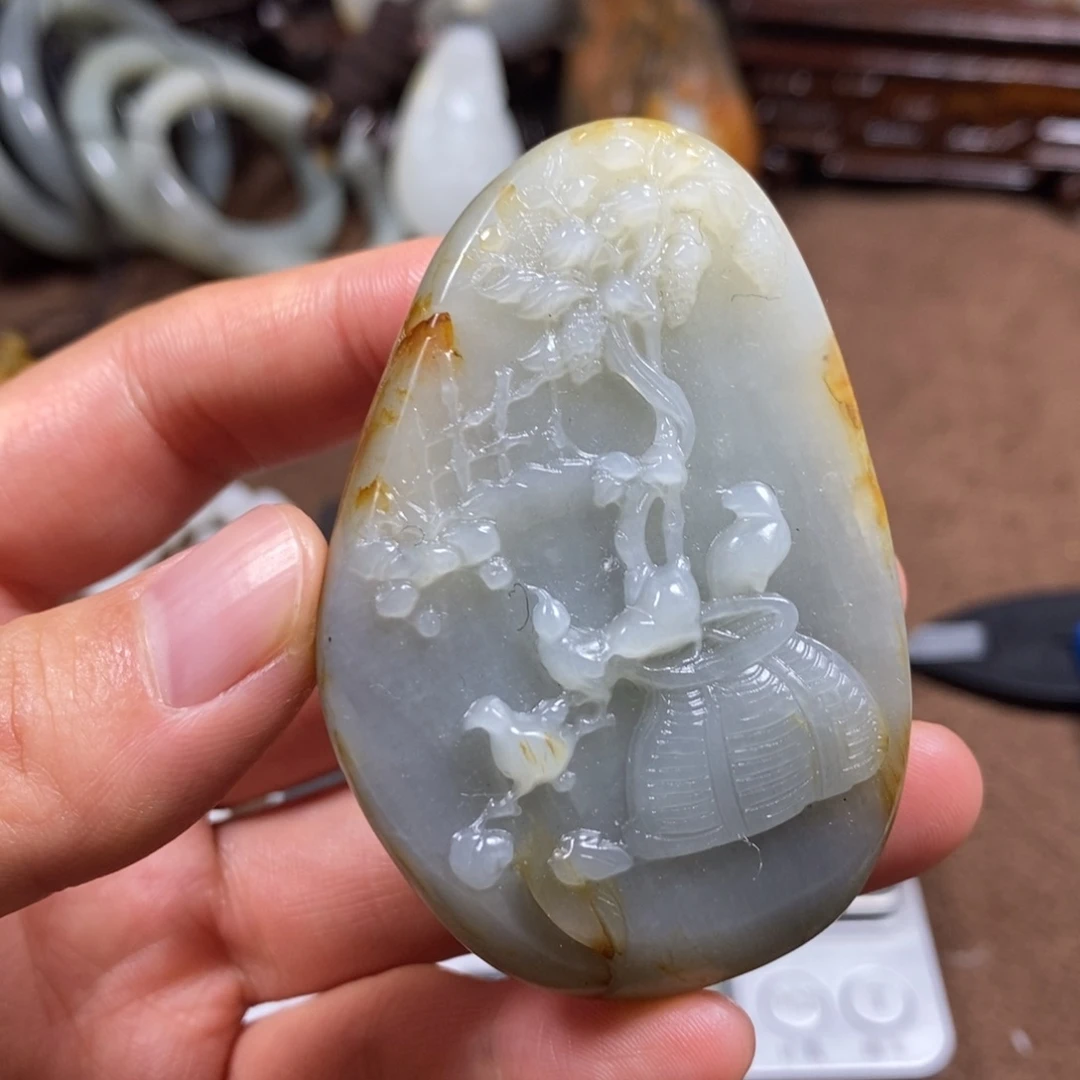 和田玉未镶嵌把件