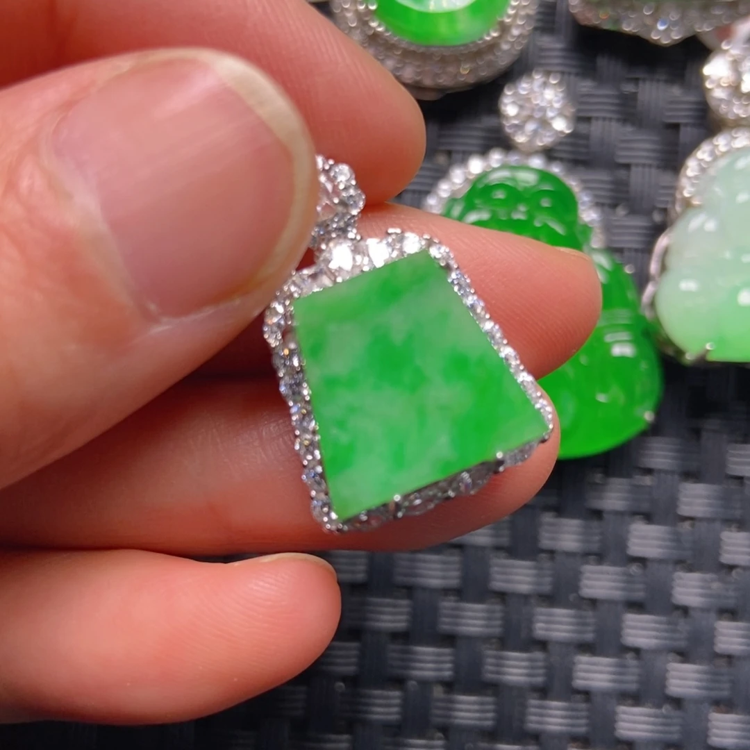 翡翠银S925镶嵌颈饰无事吊坠