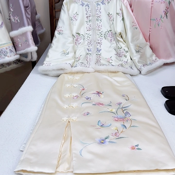 织绣白色桑蚕丝冬款上衣