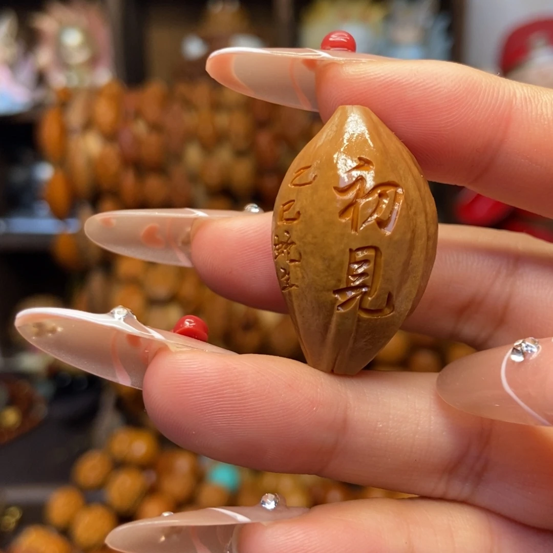 橄榄核吊坠手工刻字