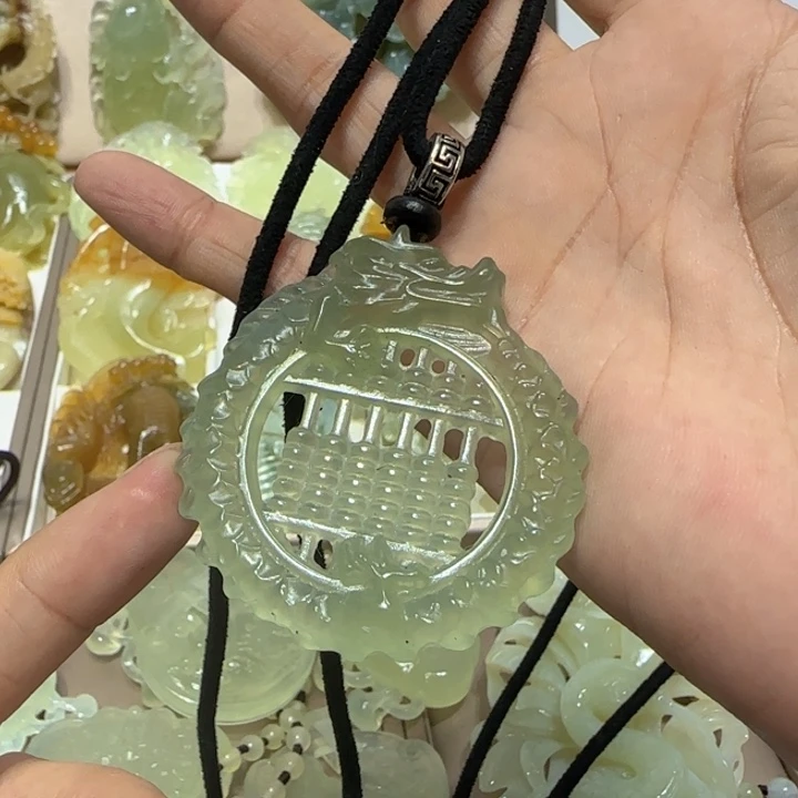 蛇纹石玉吊坠未镶嵌