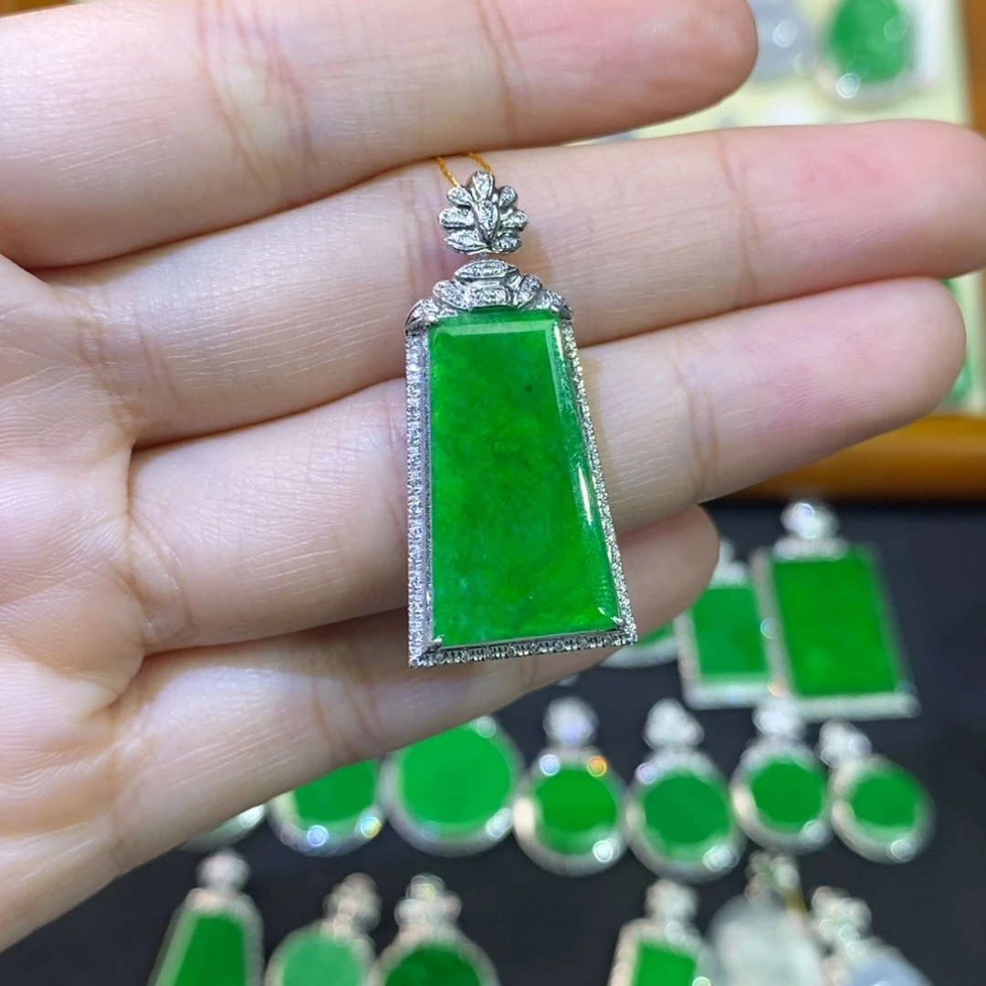 翡翠吊坠(不含链)18K金镶嵌