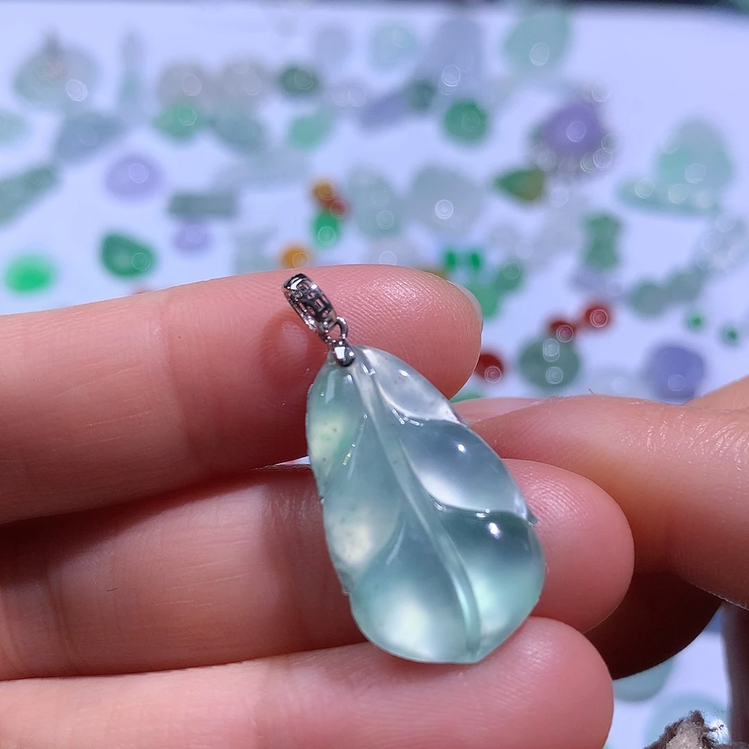 翡翠颈饰未镶嵌叶子