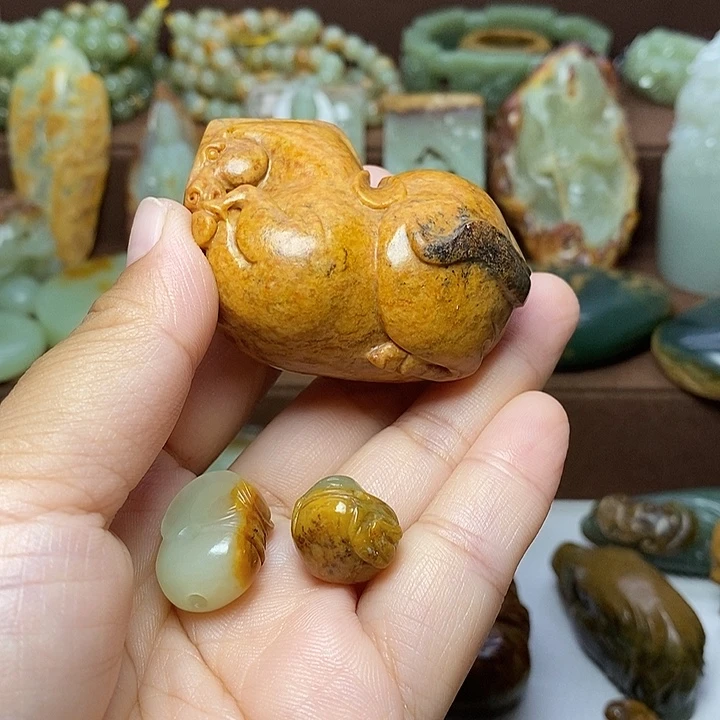 静***音颈饰未镶嵌岫岩河磨玉（透闪石质玉）