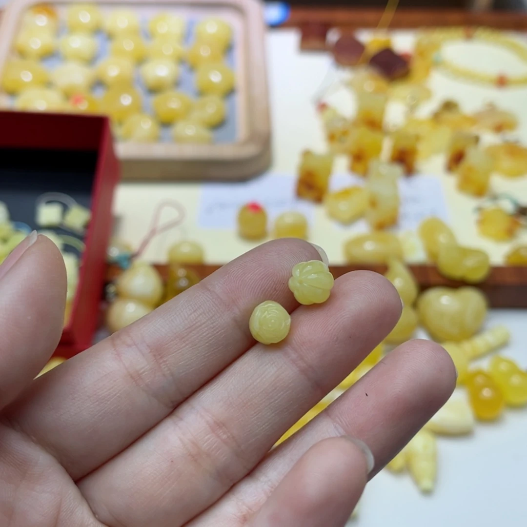 【闪购商品】蜜蜡裸石未镶嵌配饰