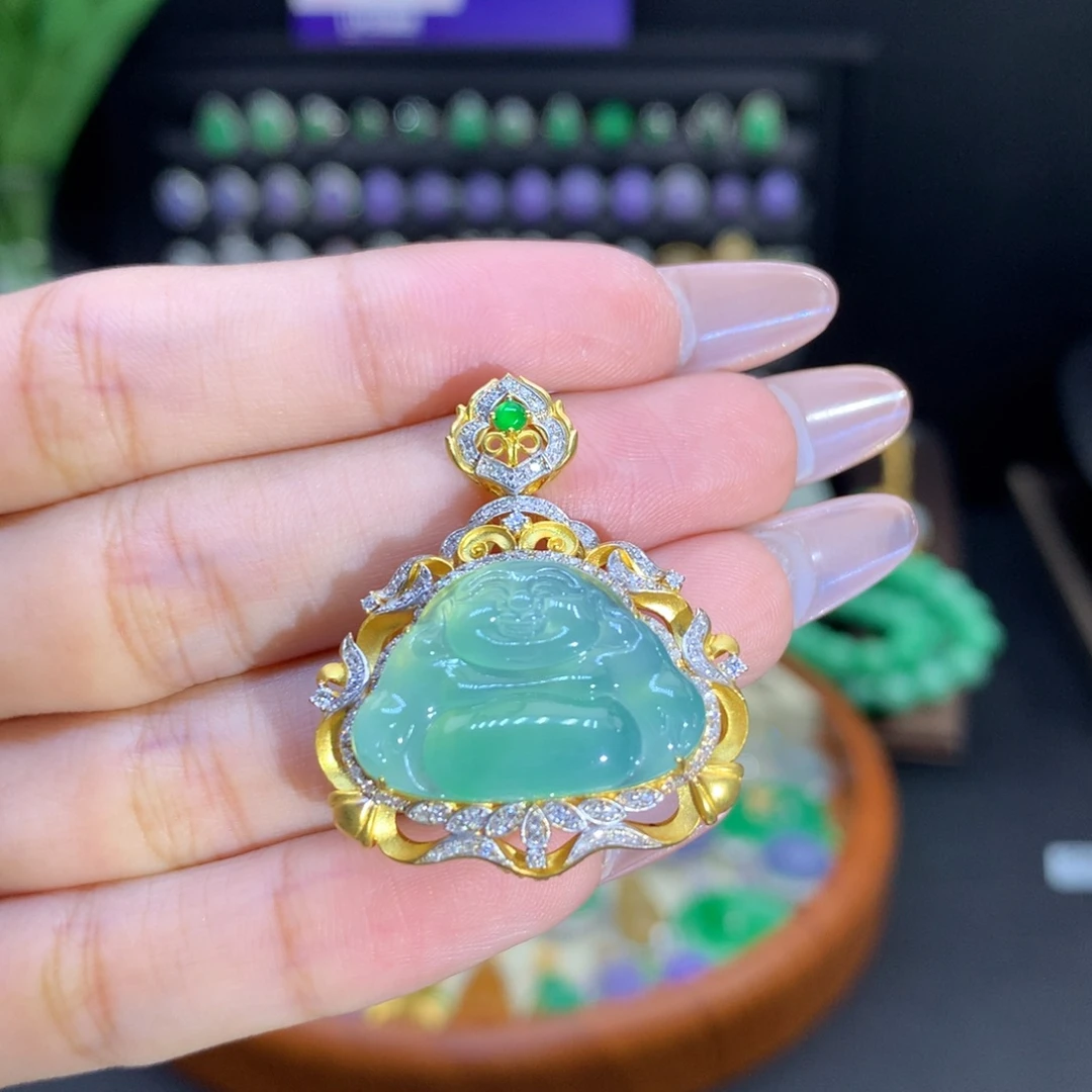 翡翠18K金镶嵌颈饰