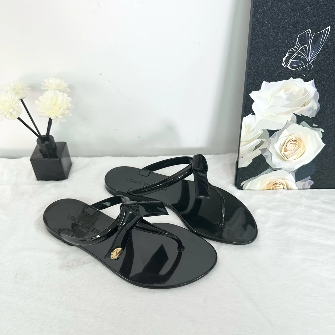 95新 LouisVuitton/路易威登 lv/35码/黑色拖鞋/TT0026