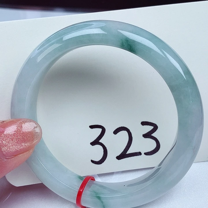 翡翠手镯未镶嵌翡翠