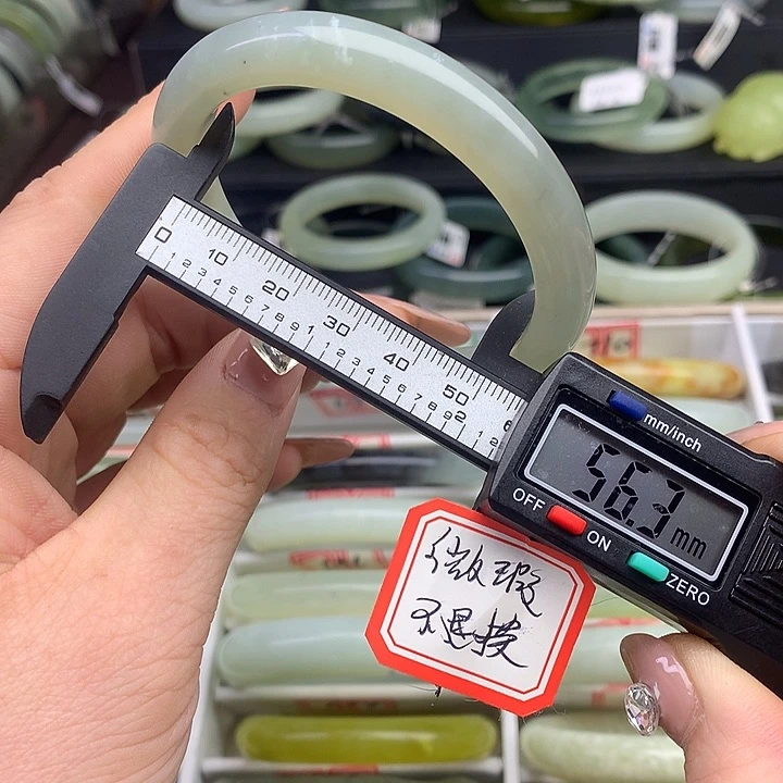 蛇纹石玉手镯未镶嵌699