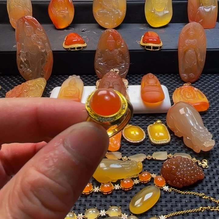 浅***沫石英质玉吊坠未镶嵌