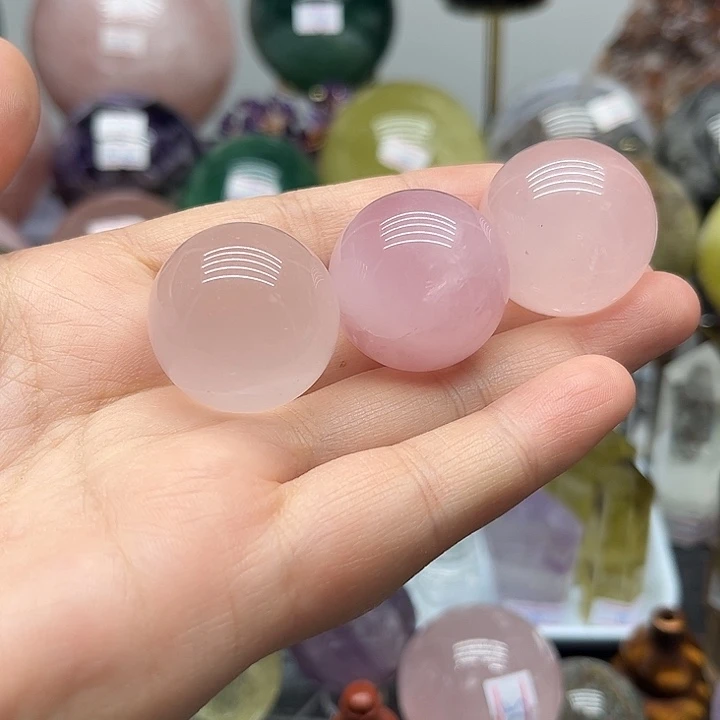 未镶嵌珠宝半成品水晶90克粉水晶球