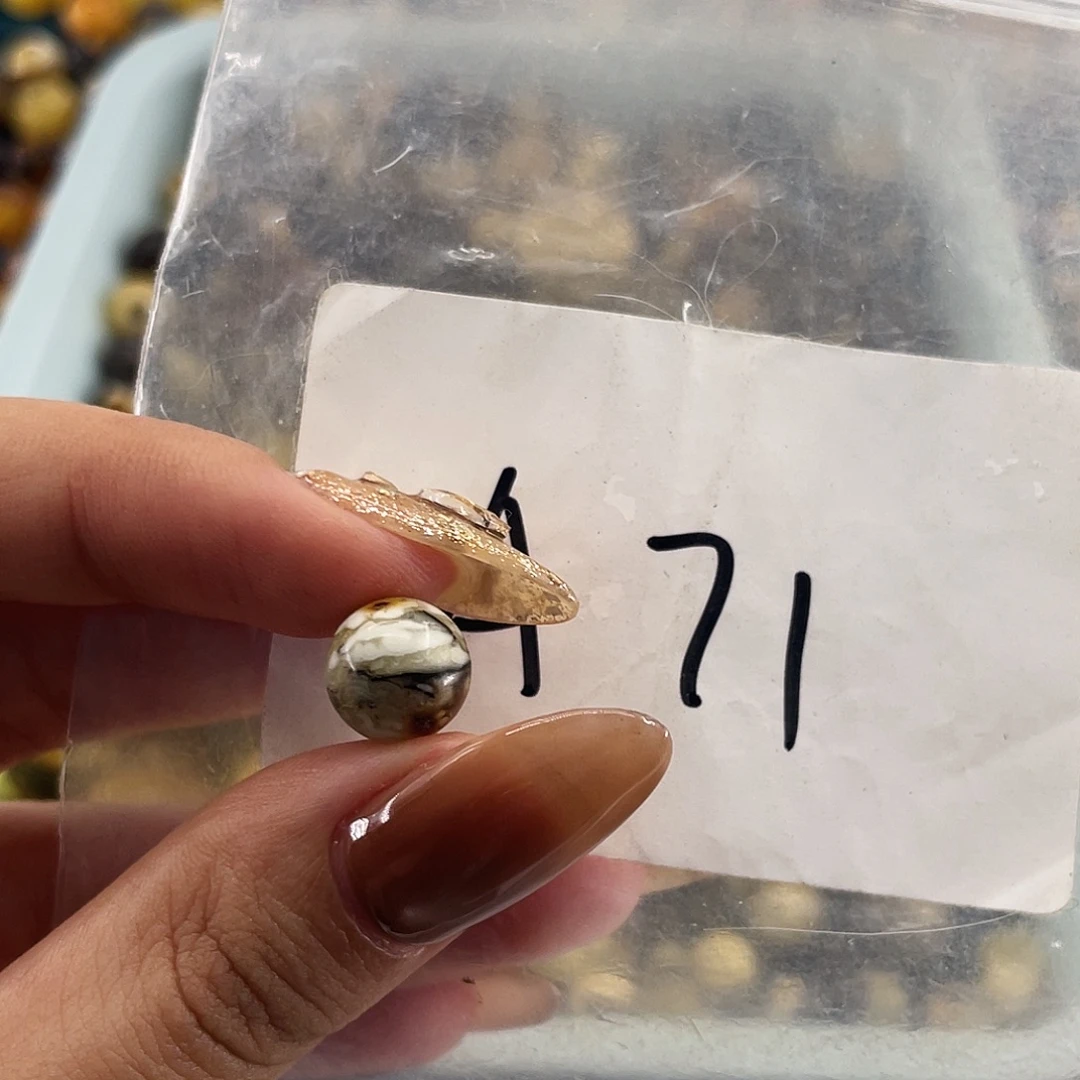 琥珀未镶嵌裸石9.8福利