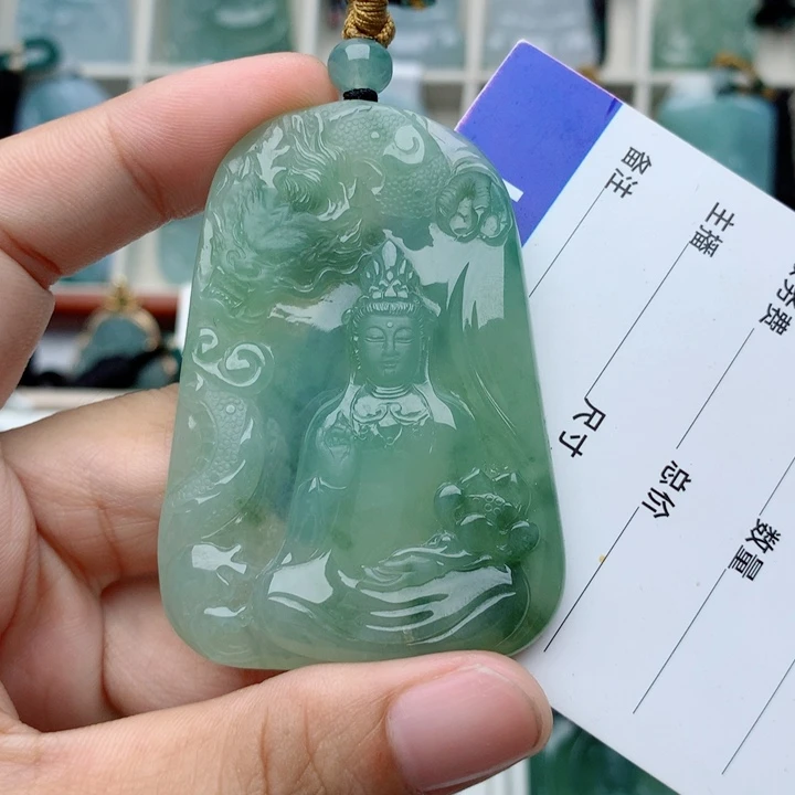 颈饰未镶嵌翡翠素衣