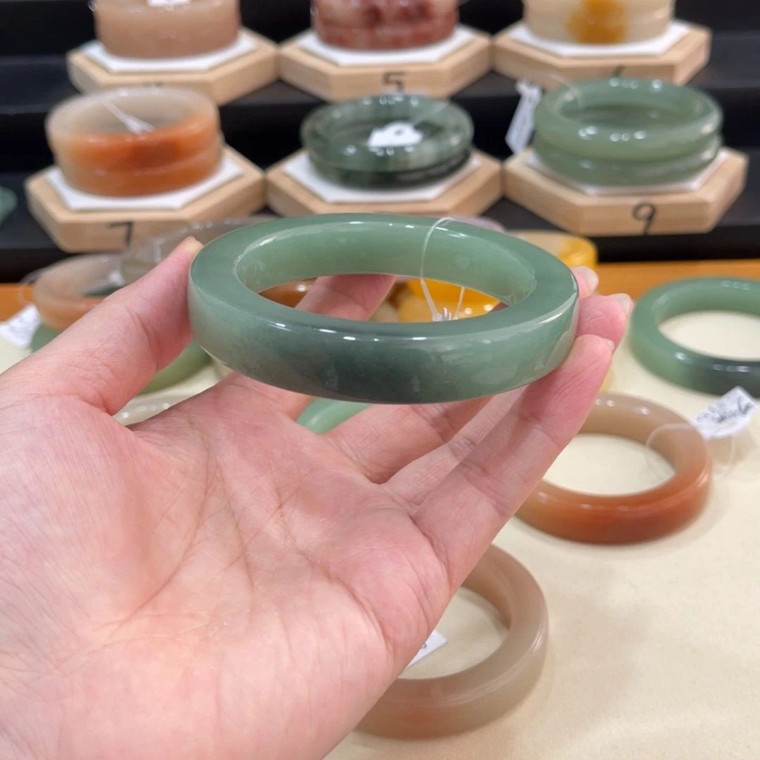 未镶嵌手镯石英质玉