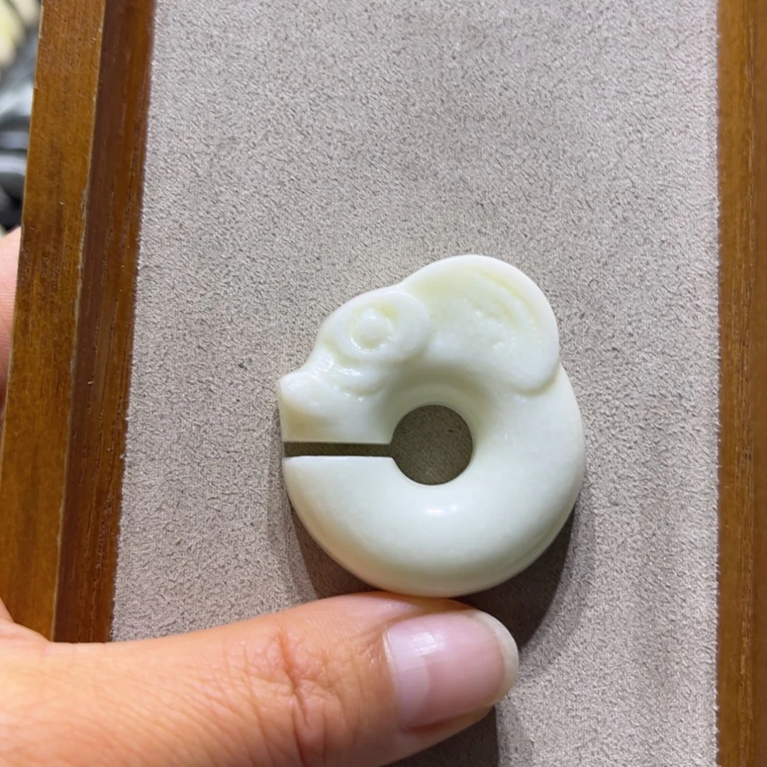 蓝田玉（蛇纹石化大理石玉）未镶嵌颈饰