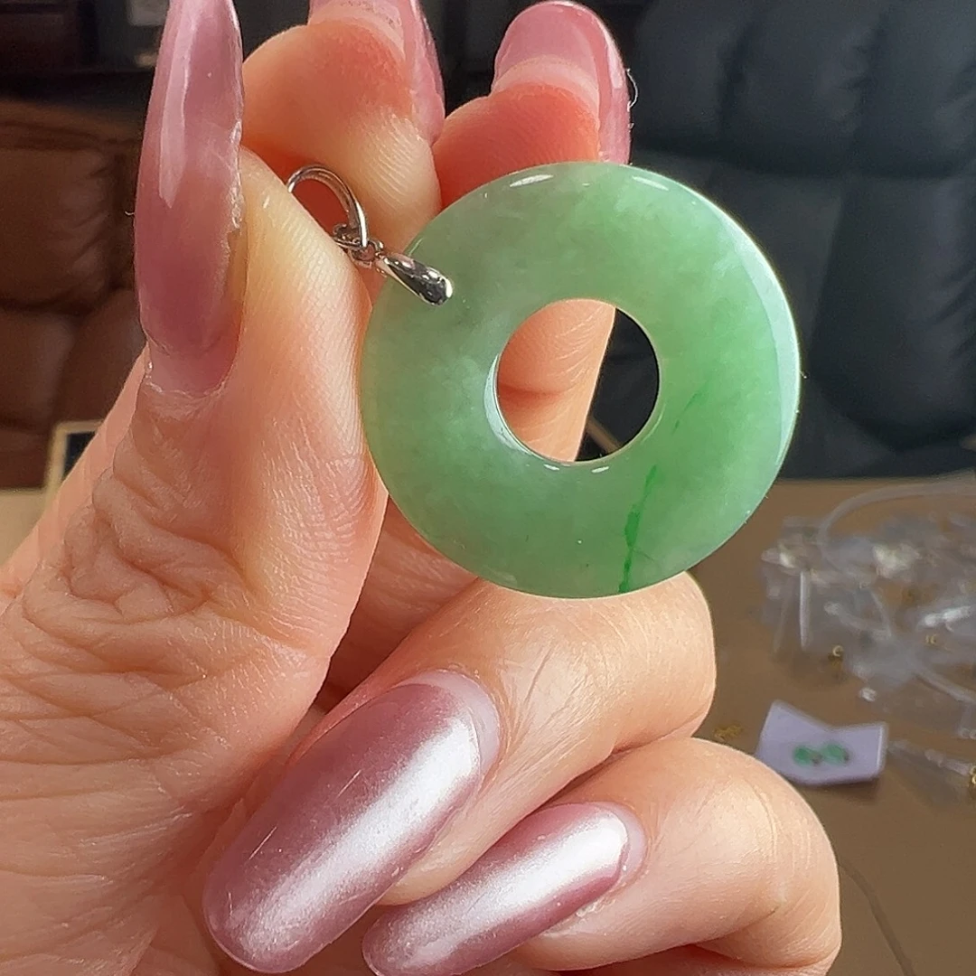 翡翠18K金镶嵌颈饰吊坠