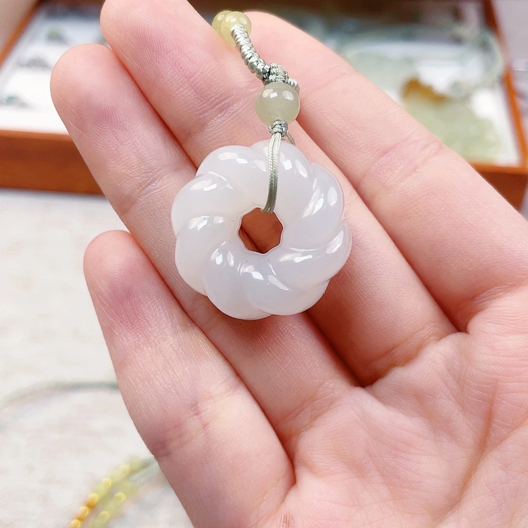 ****了和田玉未镶嵌吊坠(赠链)
