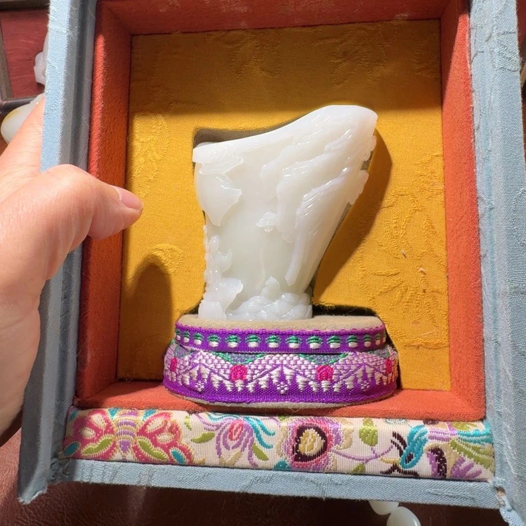 和田玉未镶嵌把件