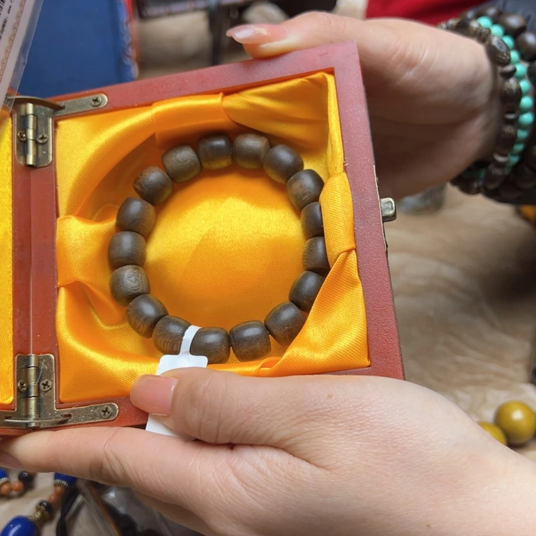 大叶紫檀（黑酸枝木类）