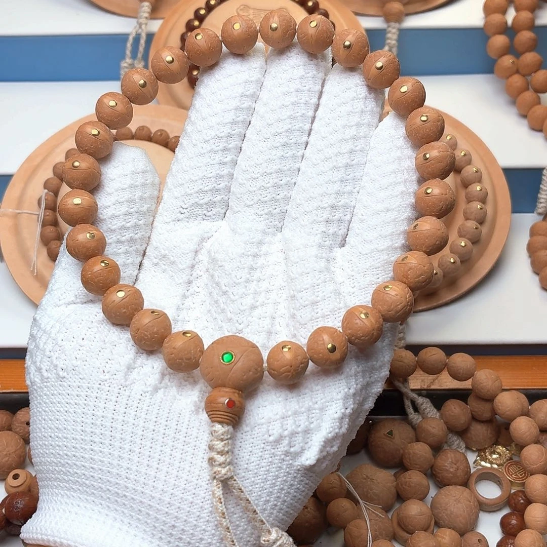 凤眼菩提手串镶嵌铜钉姜黄皮手持12尺寸一物一图