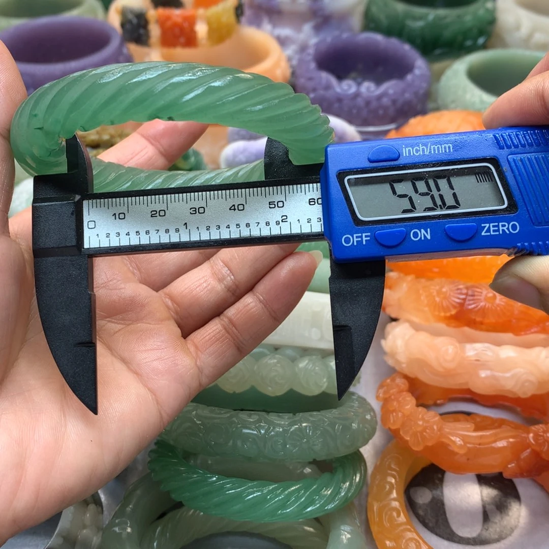 未镶嵌手镯石英质玉