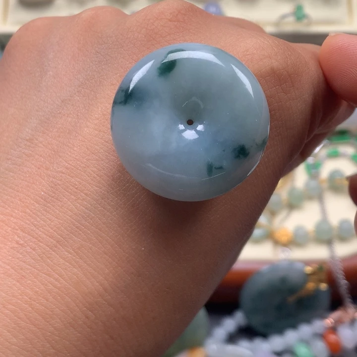 翡翠未镶嵌颈饰平安扣