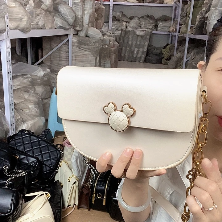 蚕丝小牛剖层皮革PU