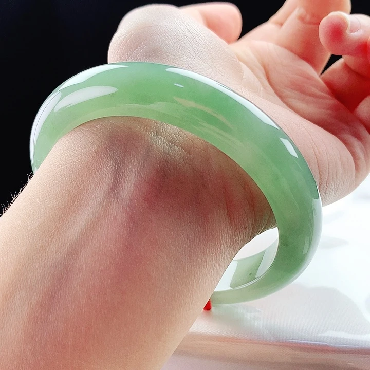 翡翠手镯未镶嵌58圈