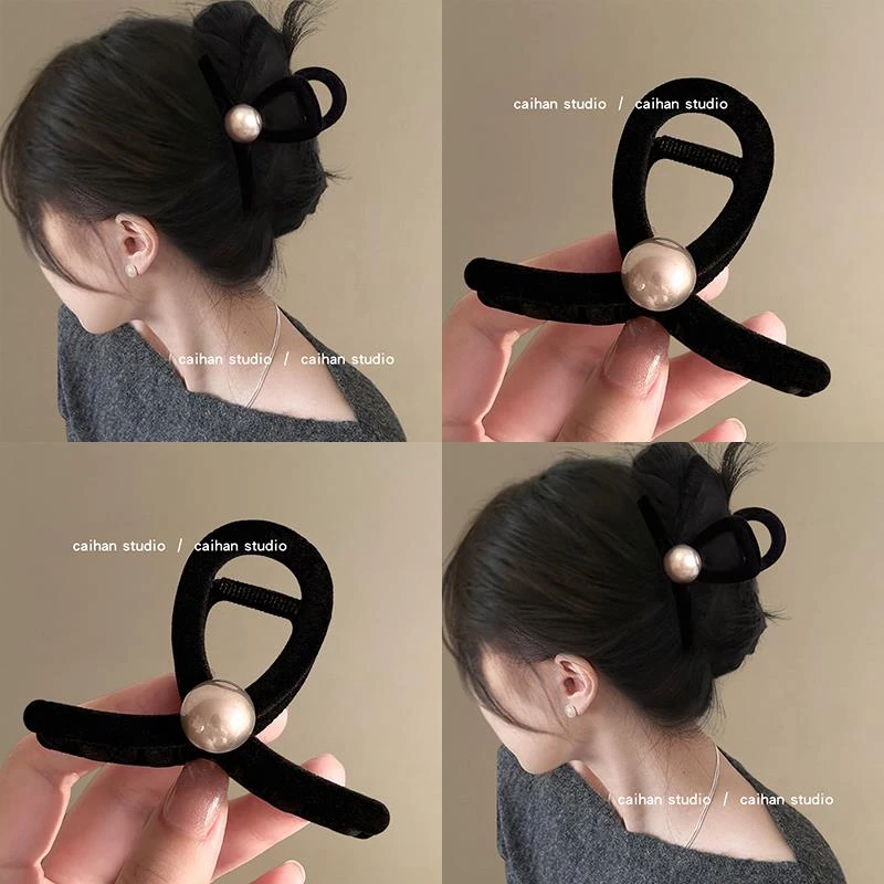 丝绒小法式！黑色植绒珍珠抓夹！高级感后脑勺鲨鱼夹高级感2025款