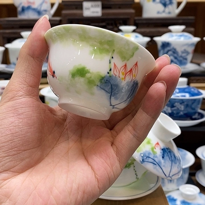 纯手绘85cc五彩荷花压手杯釉下彩微瑕福利款