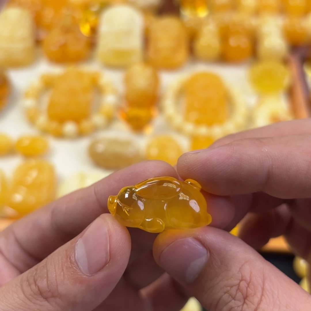 蜜蜡未镶嵌裸石兔兔