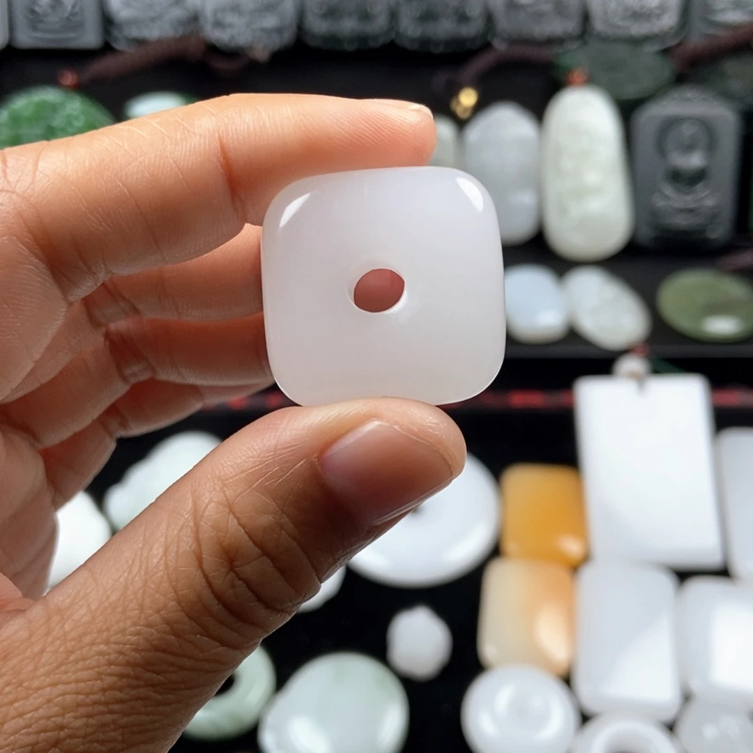 石英质玉未镶嵌颈饰