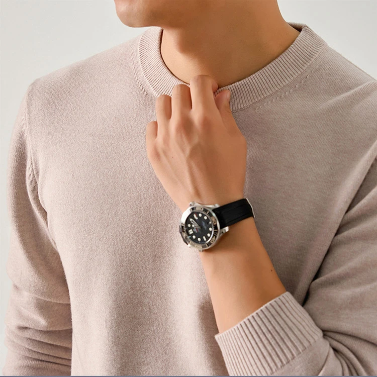 圆领加厚羊毛针织衫毛衣男装2025年秋季春秋纯色男通勤风保暖不扎