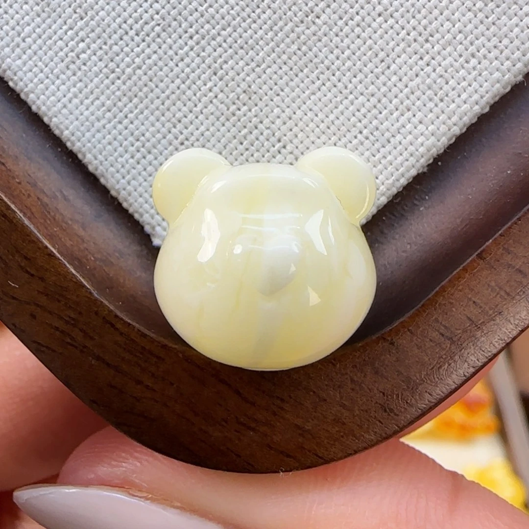 琥珀未镶嵌珠宝奇石W****N