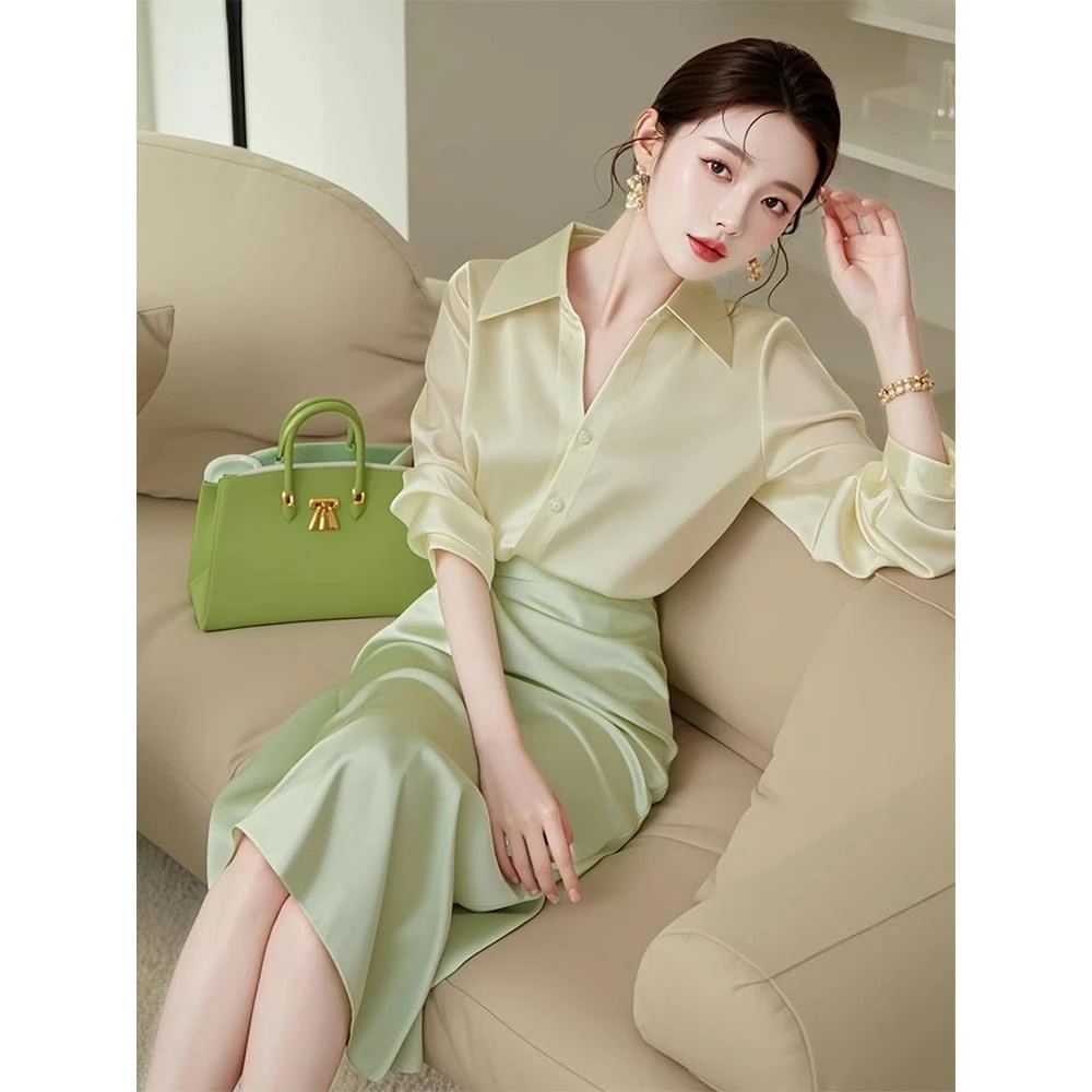 早春季穿搭2025新款干练气质高级感时尚绿色缎面衬衫两件套装裙女