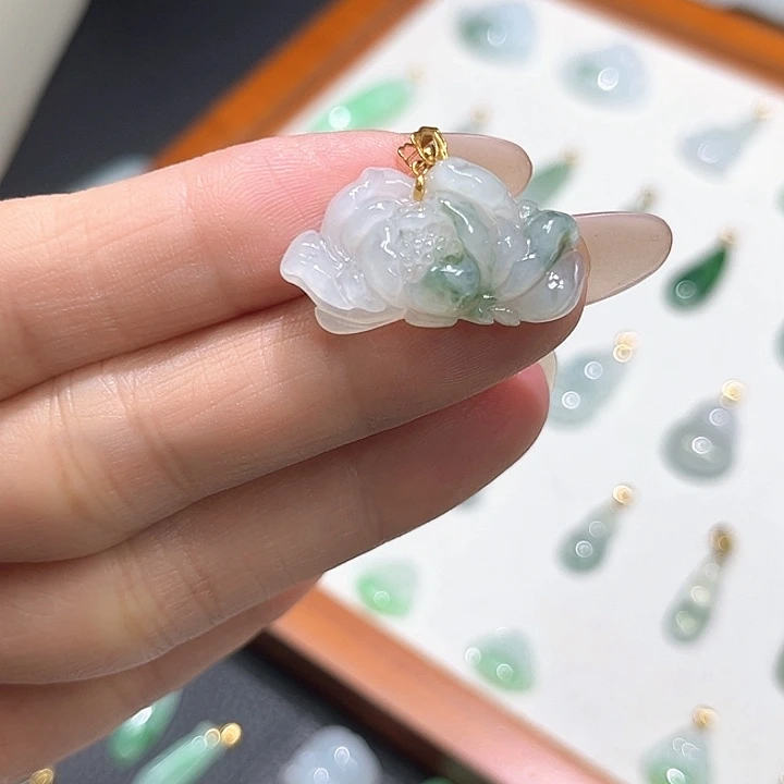 翡翠18K金镶嵌颈饰