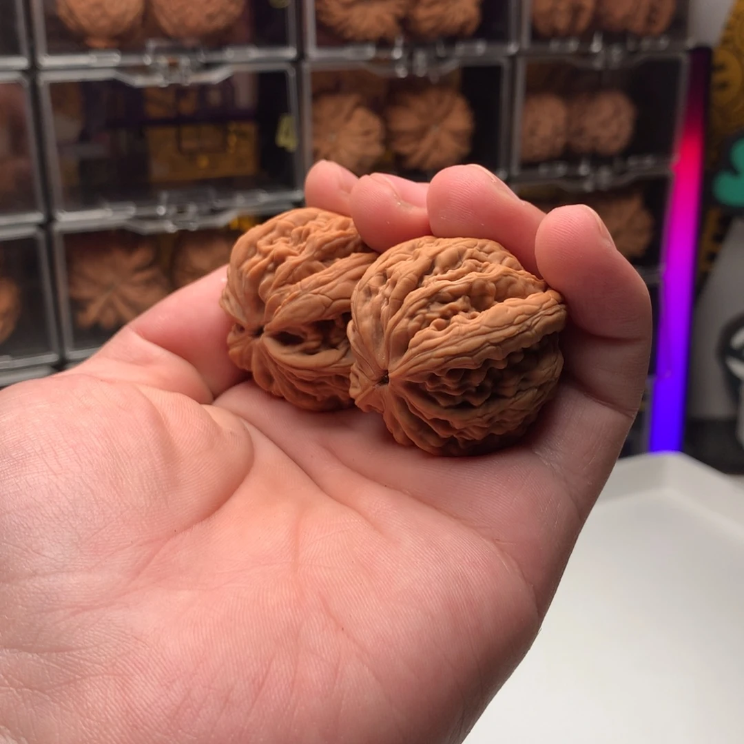 Z***Y吊坠桃核虎头王6666888