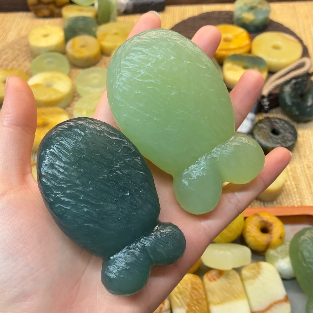 芜***葟蛇纹石玉未镶嵌颈饰