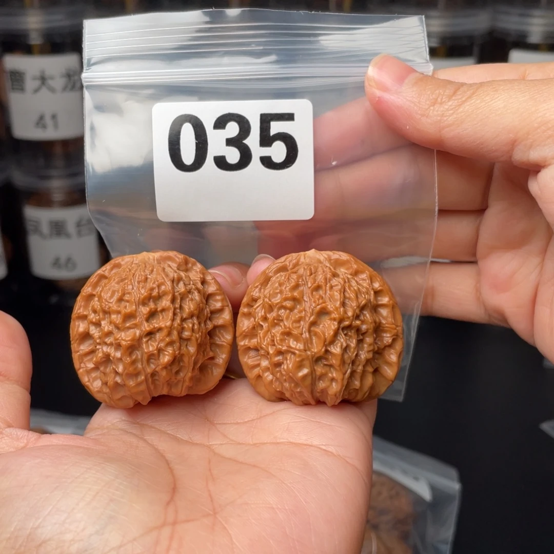 文玩核桃把件41血麒麟