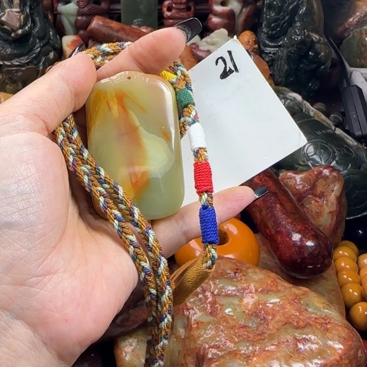 未镶嵌透闪石质玉珠宝奇石